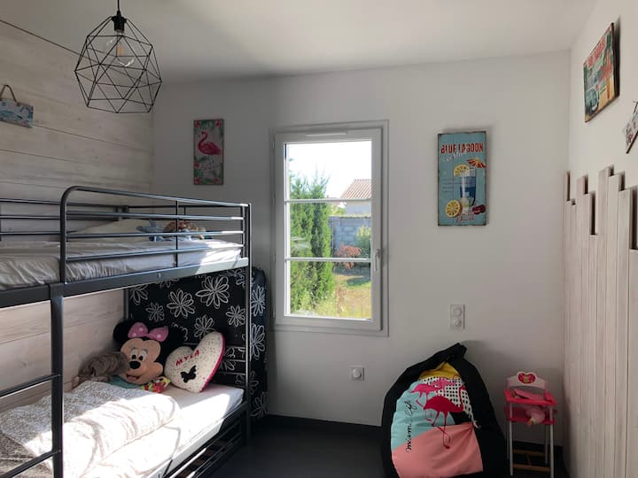 ห้องนอน 3 พร้อมเตียงเดี่ยว