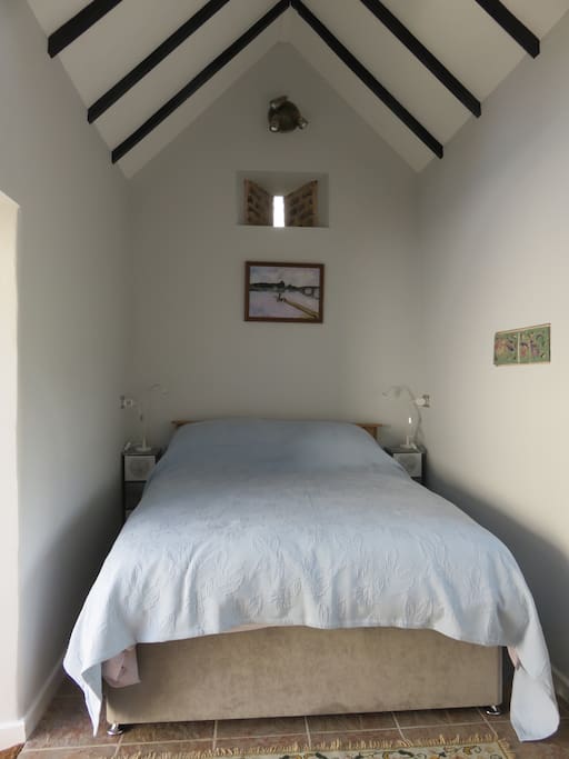 A full size (5ft) double bed.