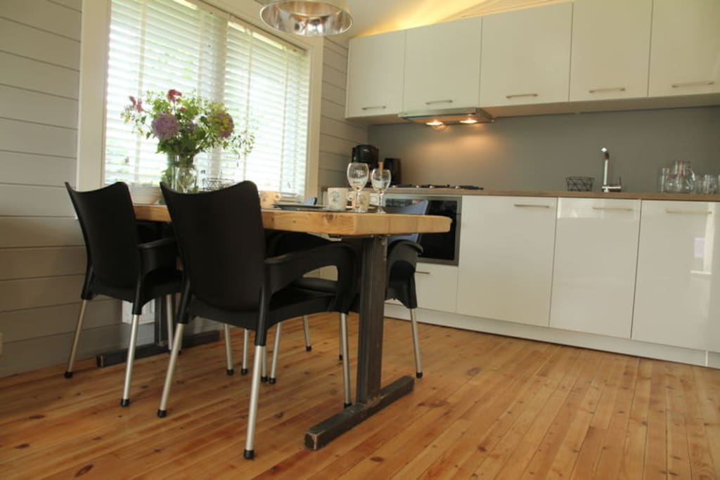 keuken inkl. oven/magnetron, vaatwasser, koffiemachine, nespresso, waterkoker,koelkast