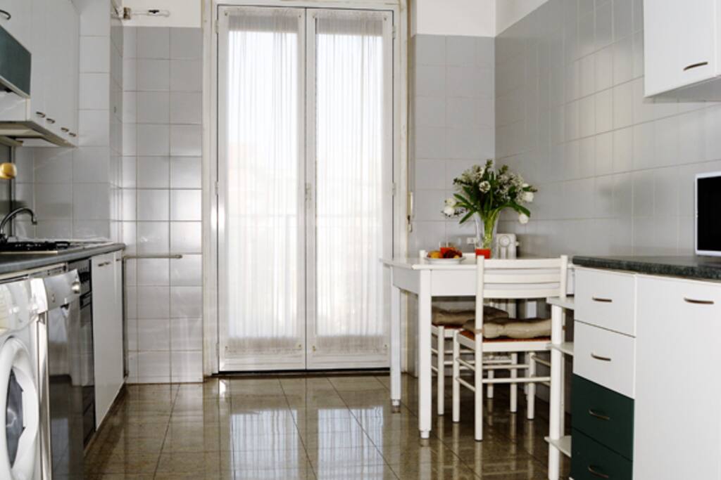 la cucina con porta