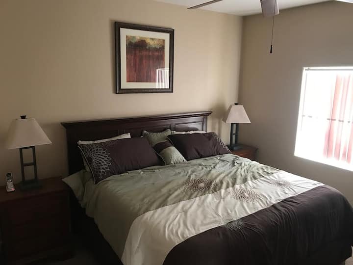 主卧套房配备加大双人床！