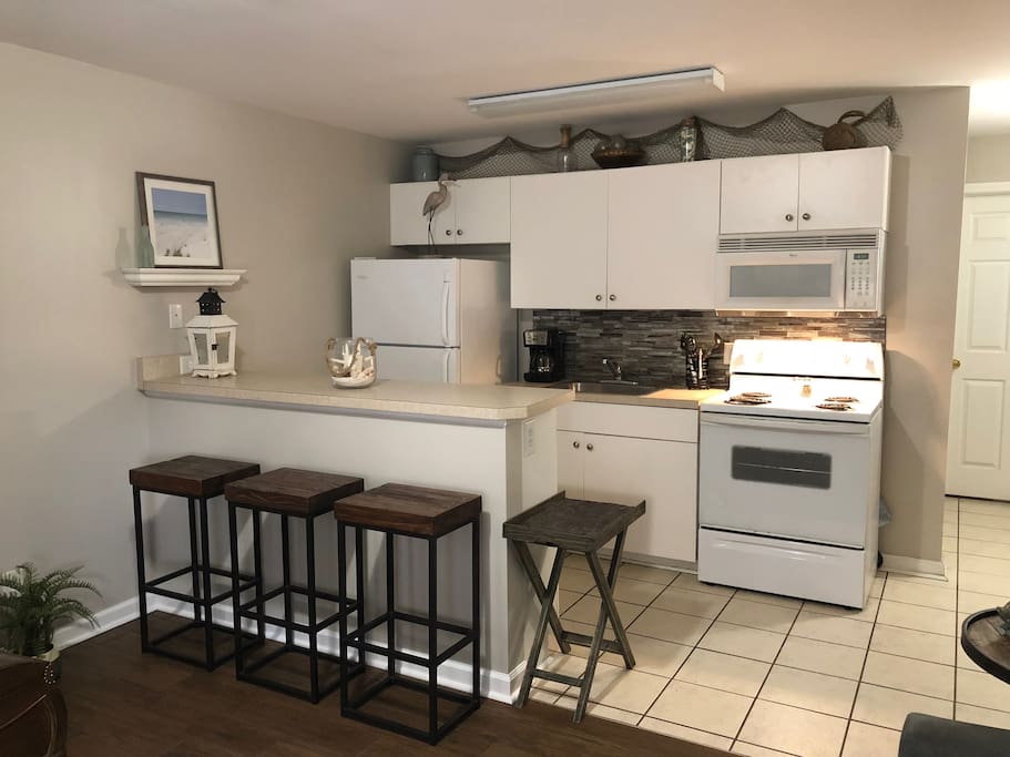 Kitchen with bar