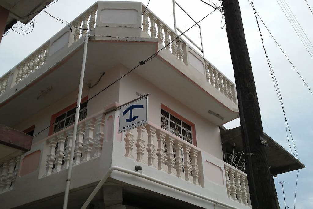 Frente del hostal