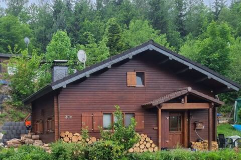 Idyllic wooden log house by Michèle and Frank