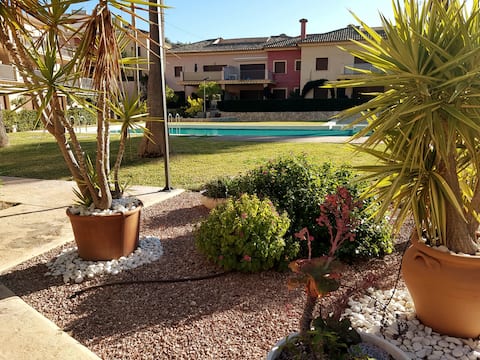 Luxury, 3 pools, hot tub, family, pet allowed