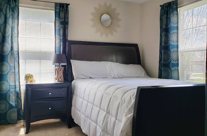 标准双人床房，让您睡个好觉。 