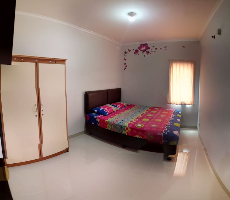 1st Bedroom (1 of 2)