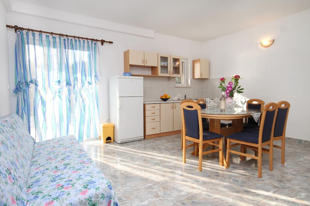 Dining room, Surface: 13 m²