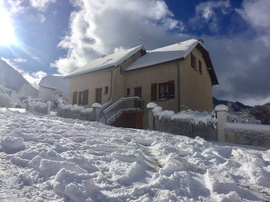 La maison sous la neige