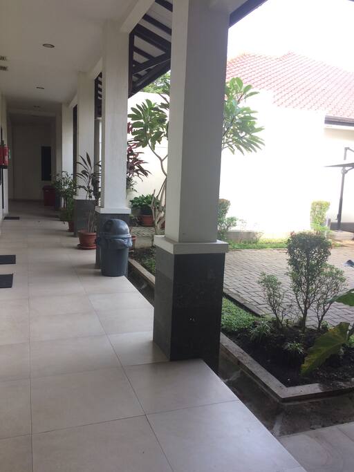 Tampak latar lantai satu