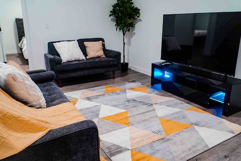 Top performing Airbnb: Beautiful and Serene, Spacious 2-Bedroom Basement in Fraser