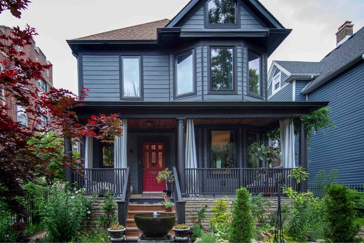 Victorian House in Heart of Rogers Park gallery image 2