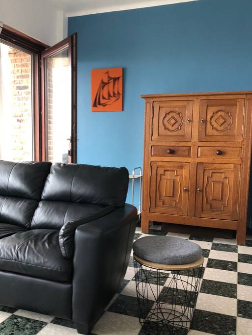 Salon avec ouverture sur la digue