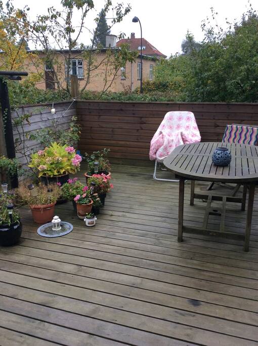 Dejlig terrasse der gerne må benyttes