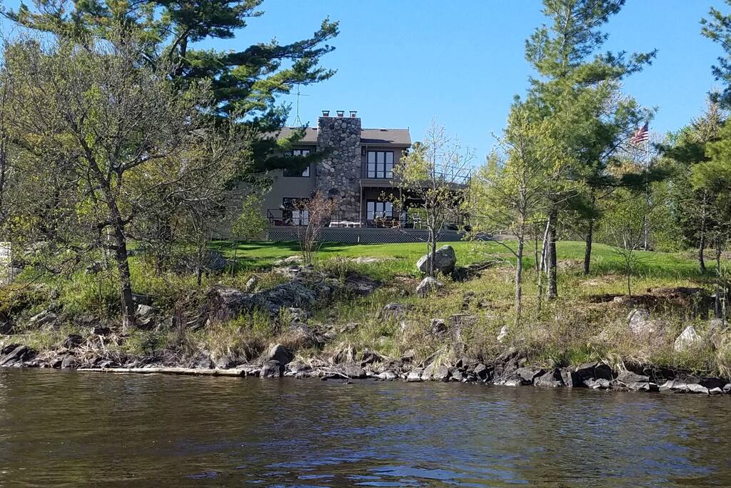 Enjoy the views on three sides of the cabin. About 2 blocks from the popular Sha Sha Resort!