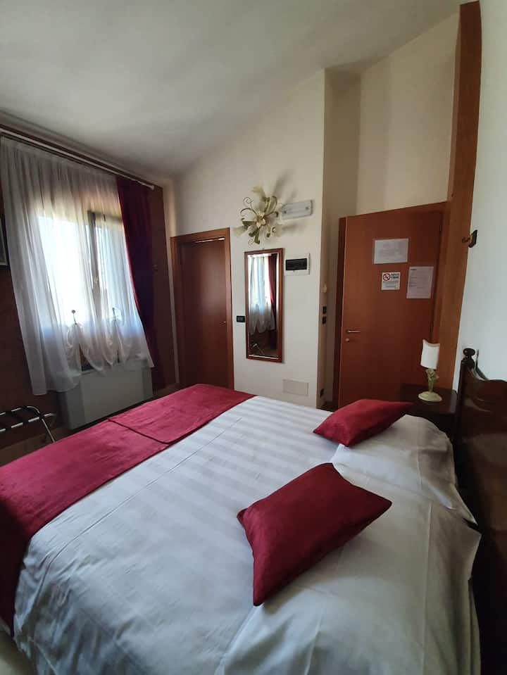 Dhomë gjumi 2