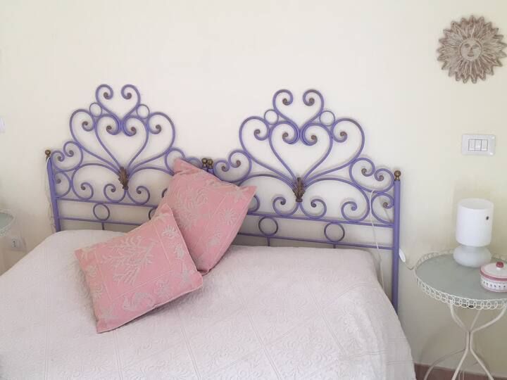 двойната спалня на приземния етаж