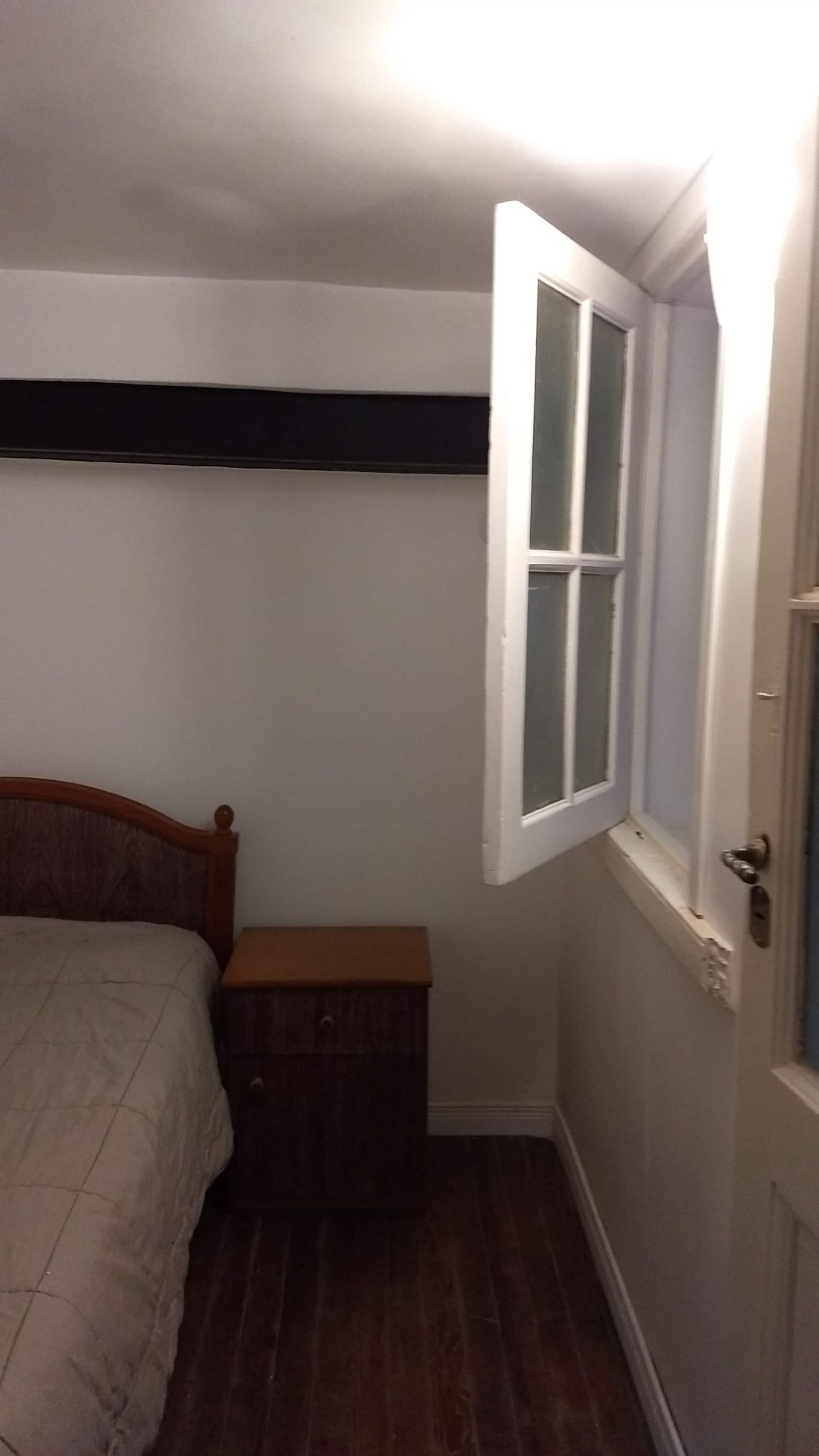 Private room in Villa Crespo (Women)