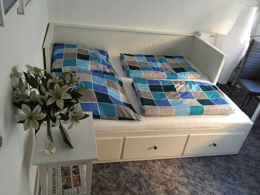 Das Bett bietet im ausgezogenen Zustand ausreichend Platz für 2 Gäste.