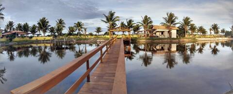 House, swimming pool and lagoon facing the sea, right on the sand