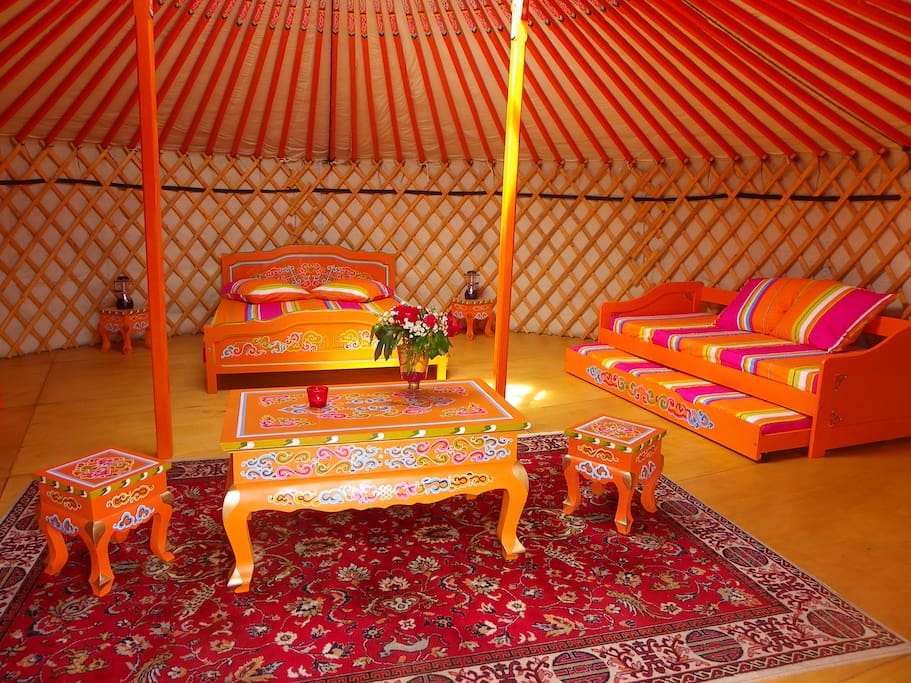 L'intérieur des yourtes