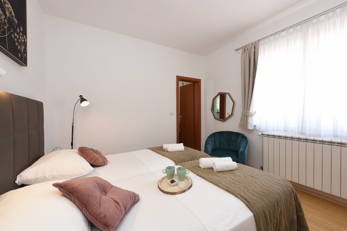 Ap7 · Family apartment with balcony partial seaview