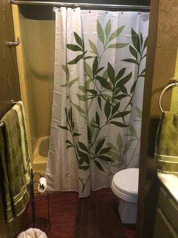 Aggie Maroon Bedroom – King with Spacious Bath gallery image 5