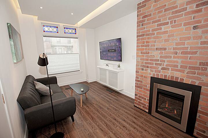 Dundas Square – Victorian – Parking/Office/Yard gallery image 5