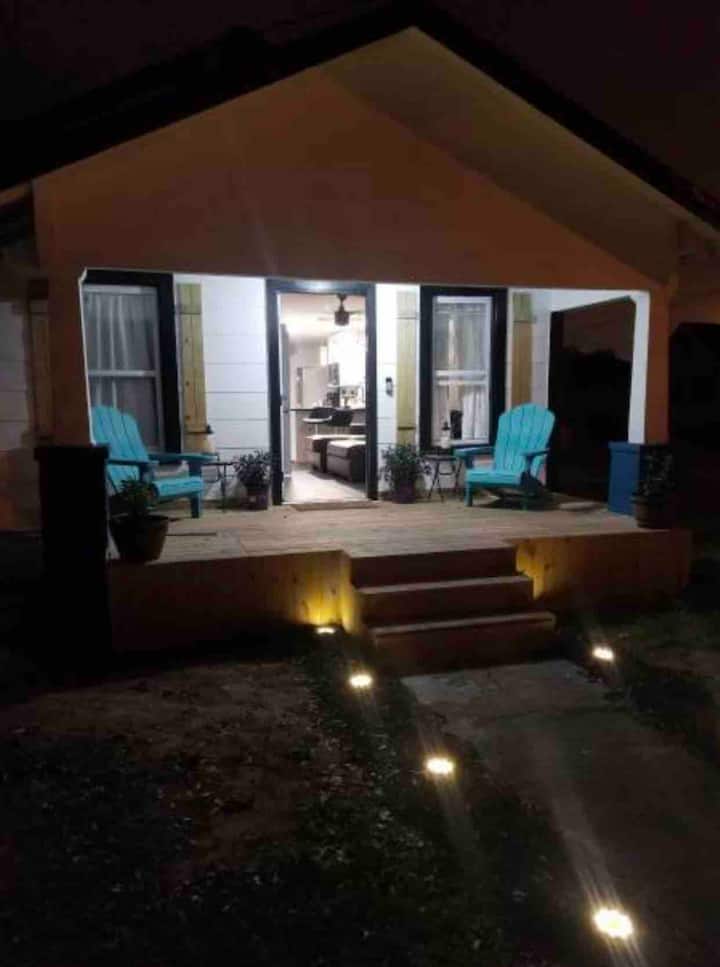 Furnished Cozy 2br House Near Beach And Dowtown - Pensacola, FL