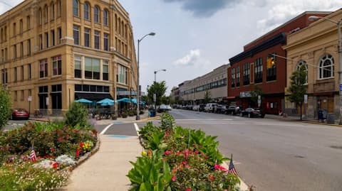 AnchorHouse:KngSte/Frprkg/Wlk2BeachPass/Htub/Grill