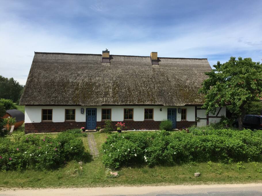 Unser Haus - links die FeWo