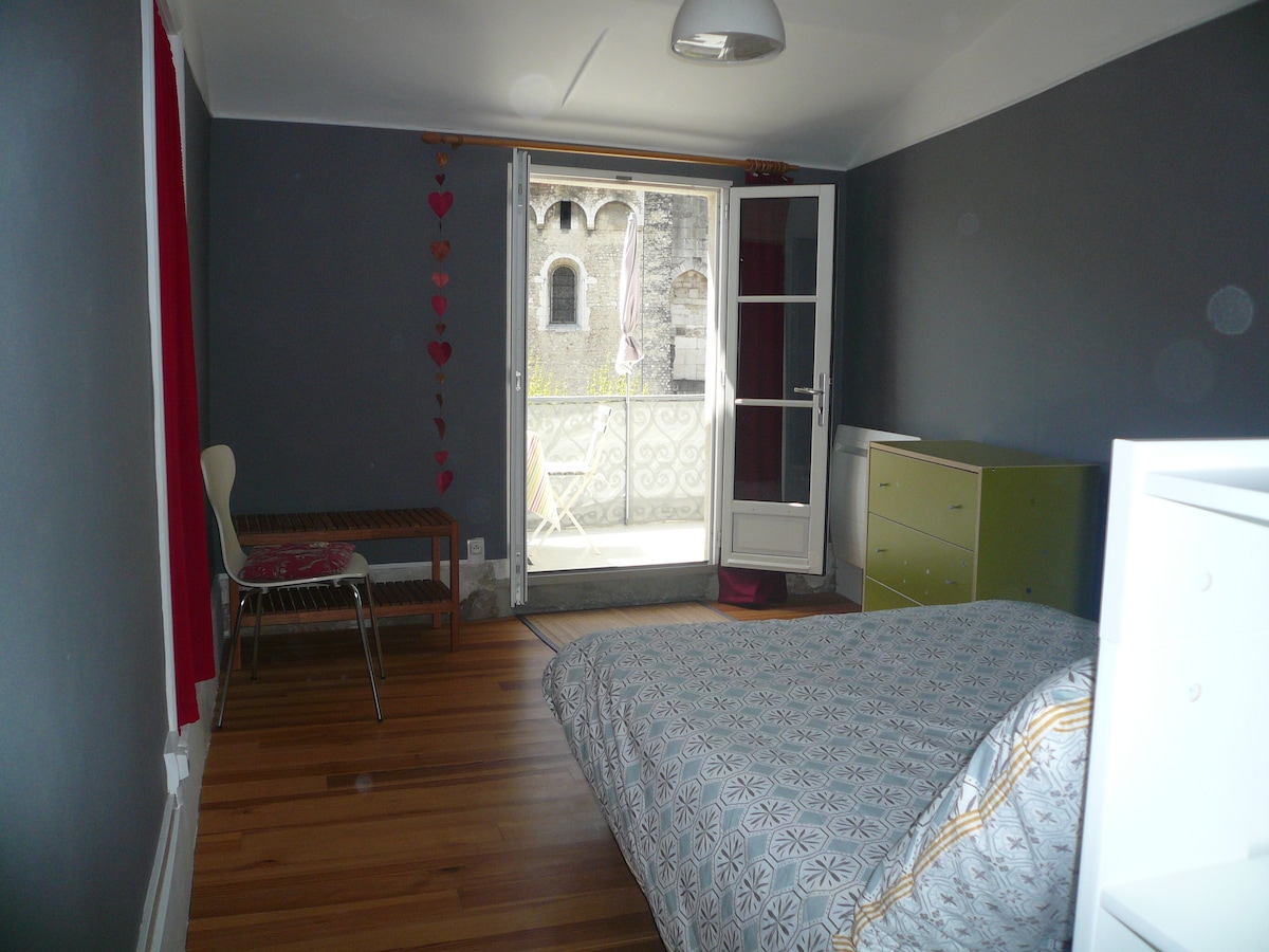 Spavaća soba na drugom katu i dnevni balkon