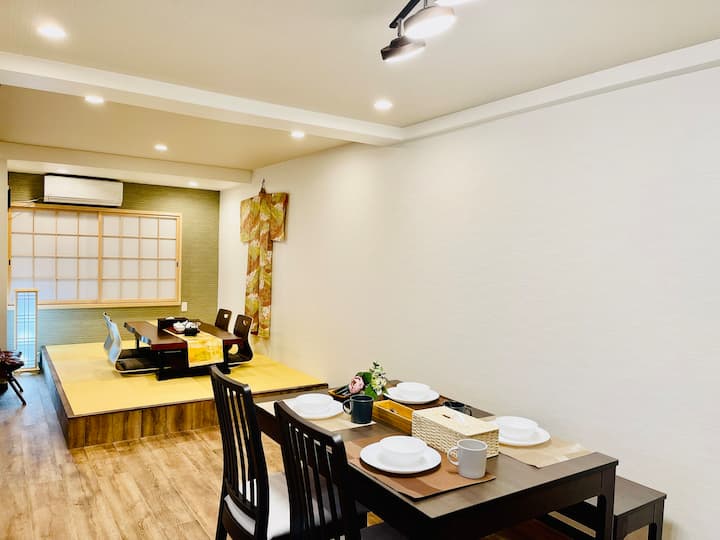 Osakadori Tenkaku, around Harukas, Japan's famous style street near