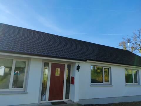 Cosy Bungalow on the edge of Rockcorry village