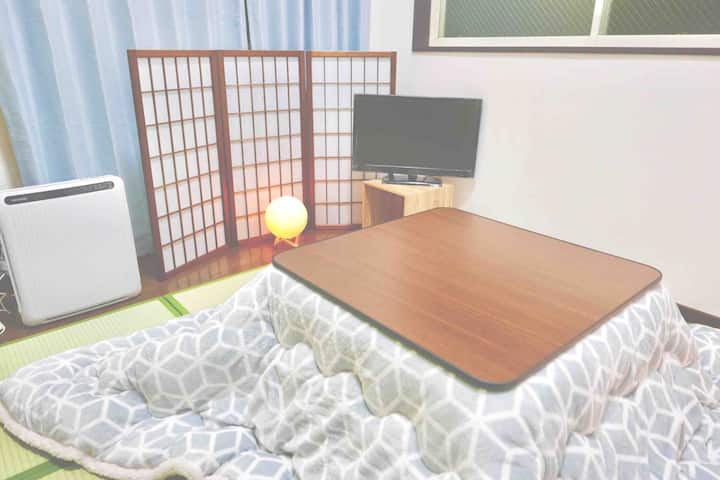 Warmer Tisch im japanischen Stil