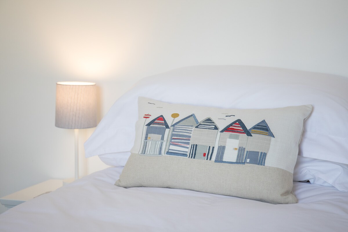 Удобен кревет со квалитетна хотелска постелнина