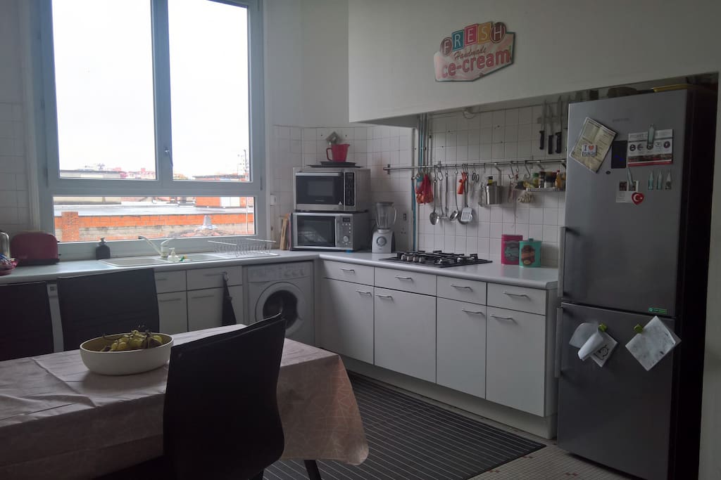 the kitchen fully equiped