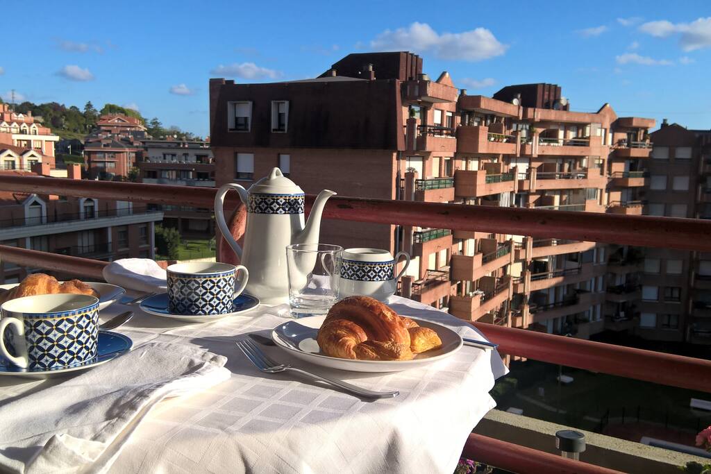 Desayuno en el balcón