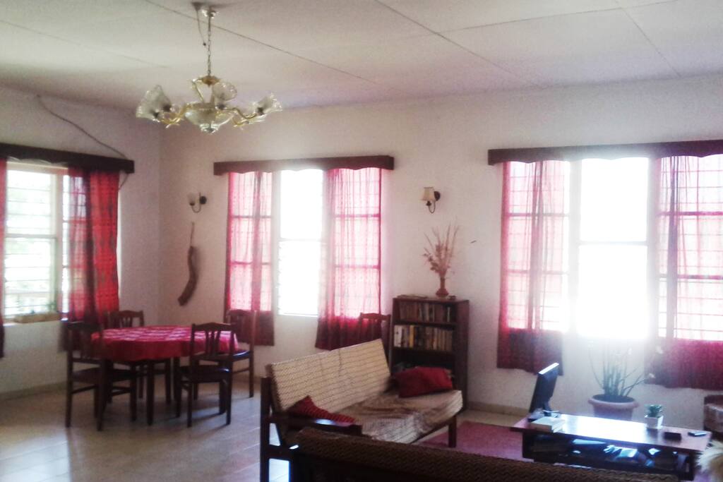Sitting room and breakfast table .