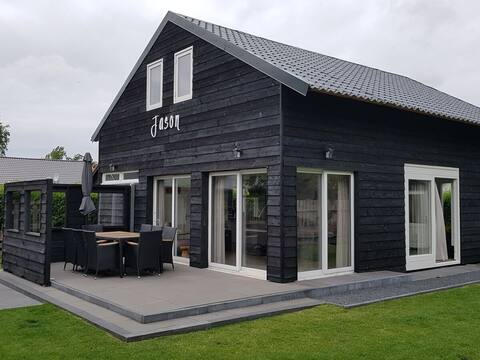 Luxury detached vacation home in Julianadorp
