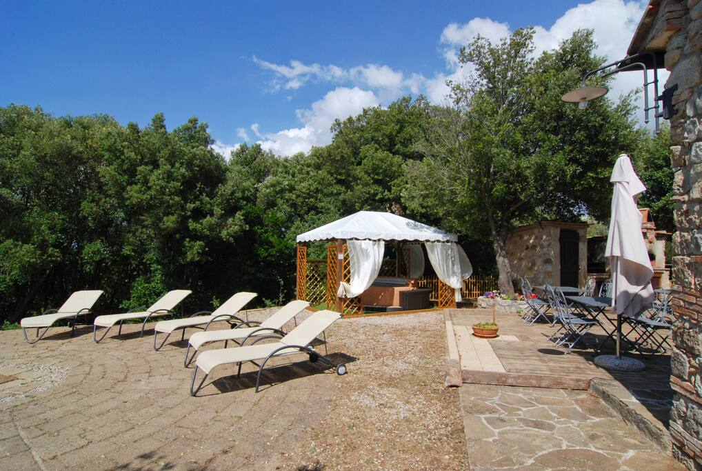 Terrazza Panoramica, circondati dal Bosco della riserva, si può godere del Sole e del Silenzio.