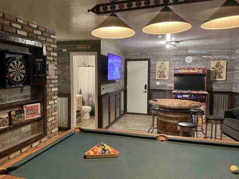 Lake Views, Two unique Game Rooms, Updated Cabin