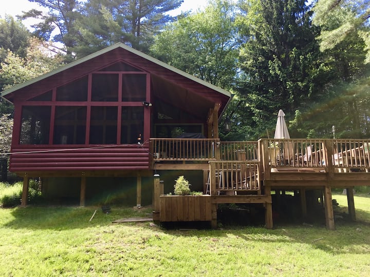 Beautiful & Secluded Streamside Catskills Cabin Cabins for Rent in