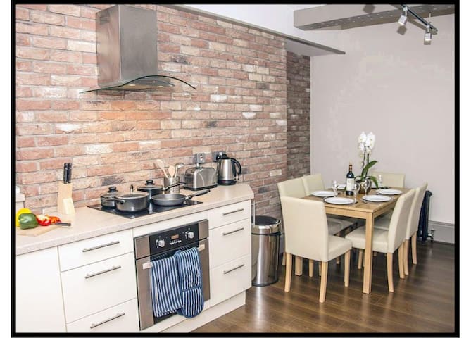 Base Serviced Apartments - Sir Thomas Street3