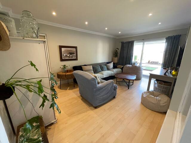 Large family home close to beach with backup power gallery image 2