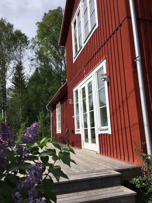 Fint soldäck med utsikt över Klarälvdalen & Branäsberget...& sol från morgon till kväll!