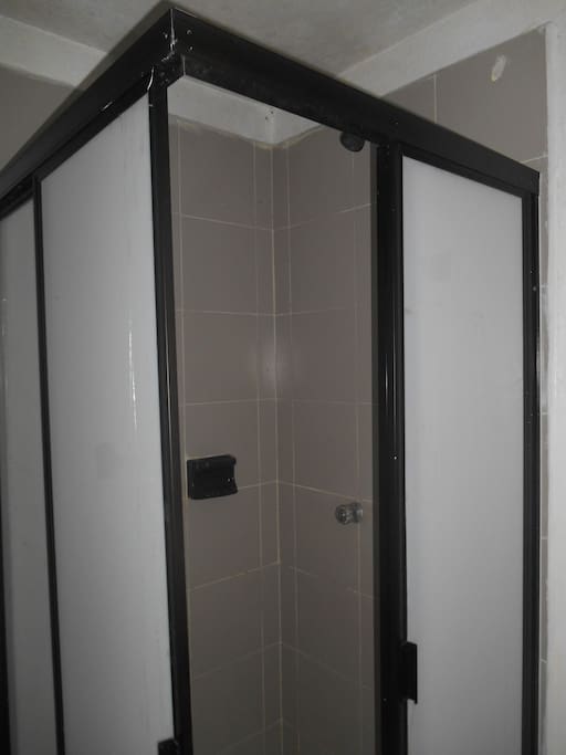 Regadera con agua caliente