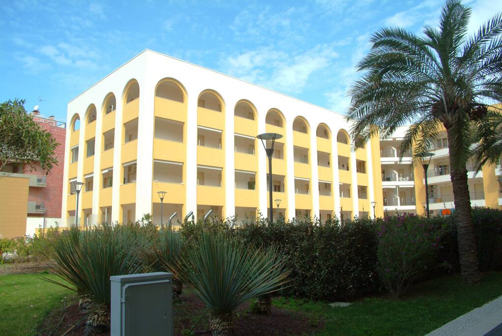 edificio scala H - al piano primo si accede all'appartamento.