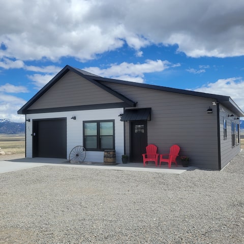 Gopher Trail New Home with Stunning Mountain Views