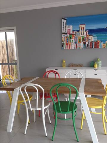 Modern North Curl Curl Beach House gallery image 5